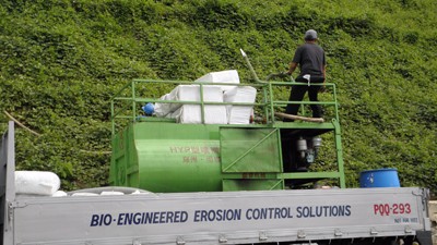 菲律賓客戶發(fā)來噴播機施工后的工地圖片