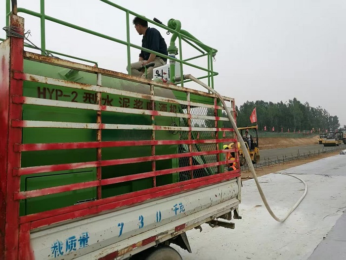 水泥漿噴灑作業(yè)現(xiàn)場(chǎng) 水泥漿噴灑作業(yè)現(xiàn)場(chǎng)