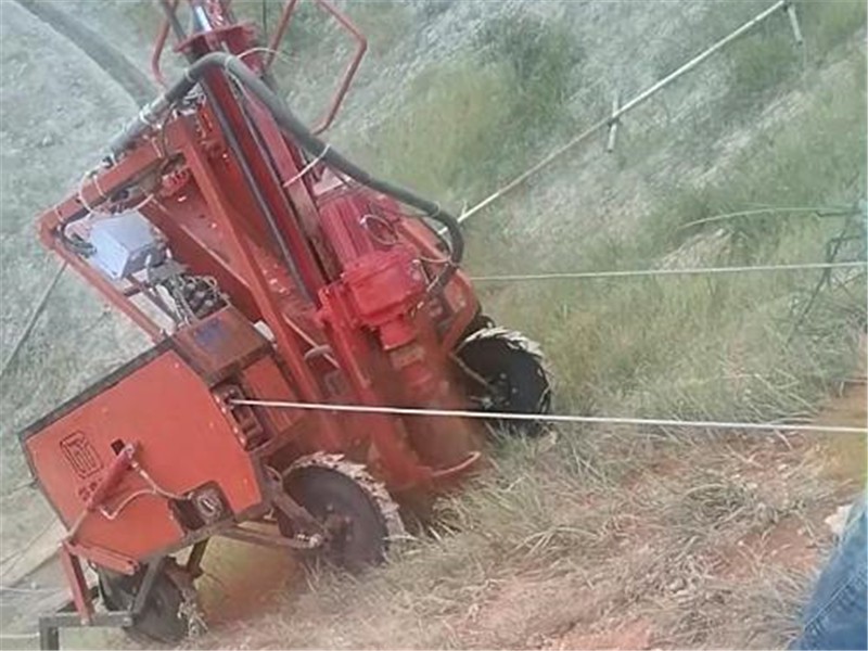 恒睿遙控爬坡鉆機(jī)：破解巖土錨固工程難題，重塑施工效率新標(biāo)桿